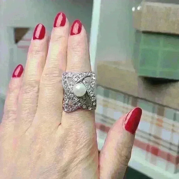 Silver tone rhinestones fuax pearl ring cocktail rings size 7 adjustable - Picture 7 of 16